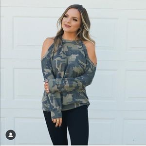 CAMO COLD SHOULDER TOP❤️